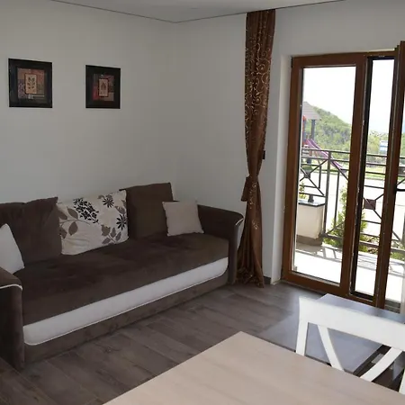 Apartment G1 U Milmari Kompleksu -